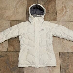 The North Face Venture 2 Women’s  White Winter Puffer Hooded Jacket Size S